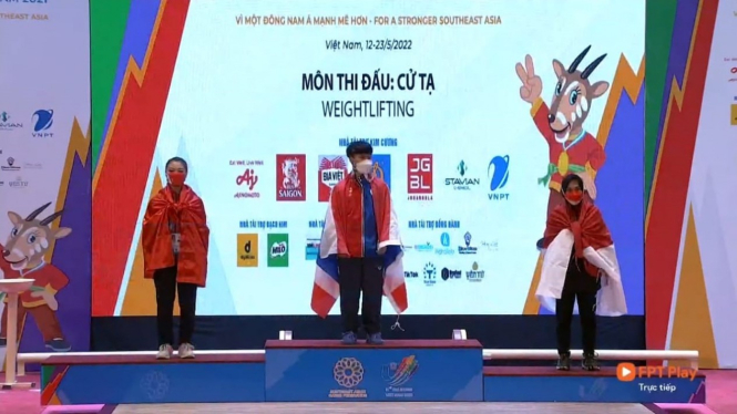 Lifter Indonesia, Siti Nafisatul Hariroh, meraih medali perunggu SEA Games 2021