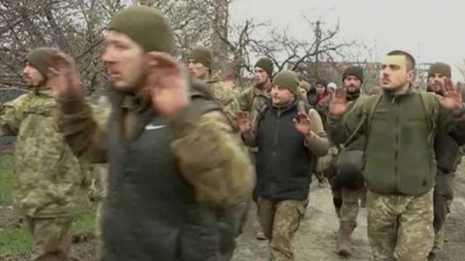 VIVA Militer: Penyerahan diri tentara Ukraina kepada pasukan Rusia