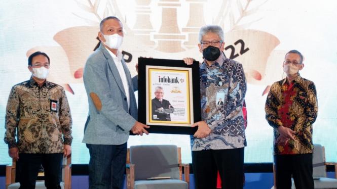 bank bjb terima penghargaan anugerah Infobank Top BUMD 2022, peringkat 1 kategori BPD KBMI 2.