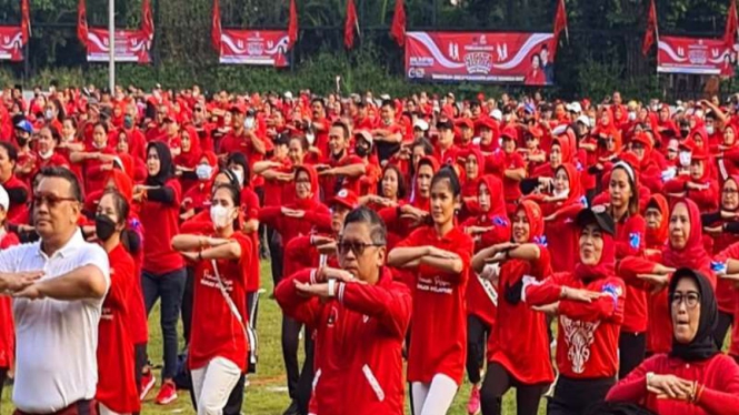 PDIP menggelar senam Indonesia cinta tanah air (Sicita).
