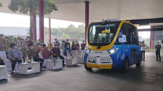 Uji coba mobil listrik tanpa awak di Tangerang.