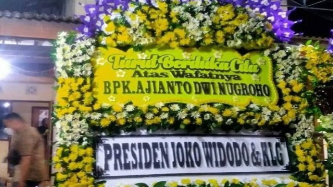 Karangan bunga duka dari Jokowi untuk Ajianto Dwi Nugroho