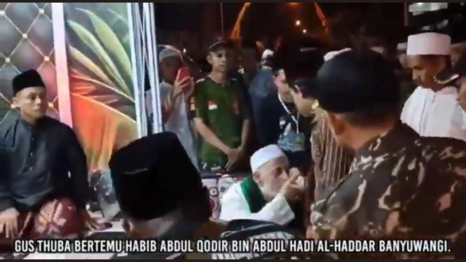 Viral Tangan Gus Thuba Dicium Habib Abdul Qadir