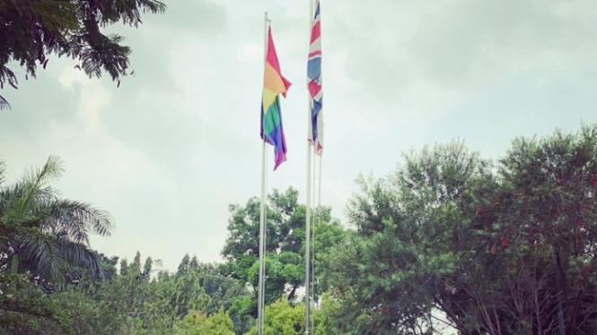 Kedubes Inggris di Jakarta pasang bendera kampanye LGBT