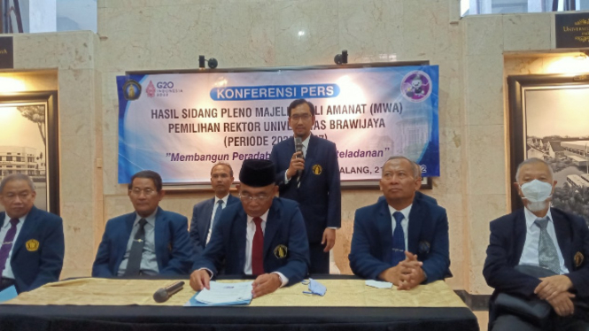 Prof Widodo Terpilih Jadi Rektor Universitas Brawijaya 2022-2027 (Berdiri)