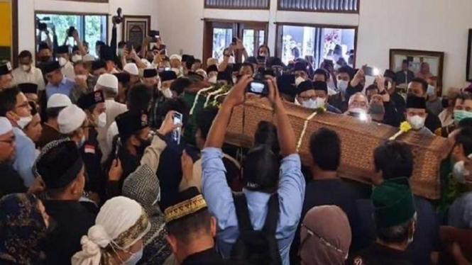 Jenazah Fahmi Idris di rumah duka