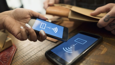 Ilustrasi transaksi nontunai atau cashless.