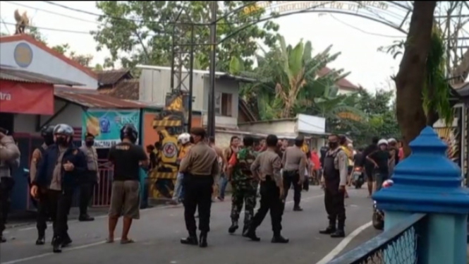Bentrok dua perguruan pencak silat di Madiun Jawa Timur