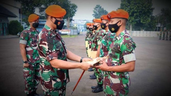 VIVA Militer: Danpusdiklat Kopasgat berikan penghargaan ke prajurit berprestasi