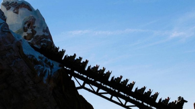 Roller coaster everest