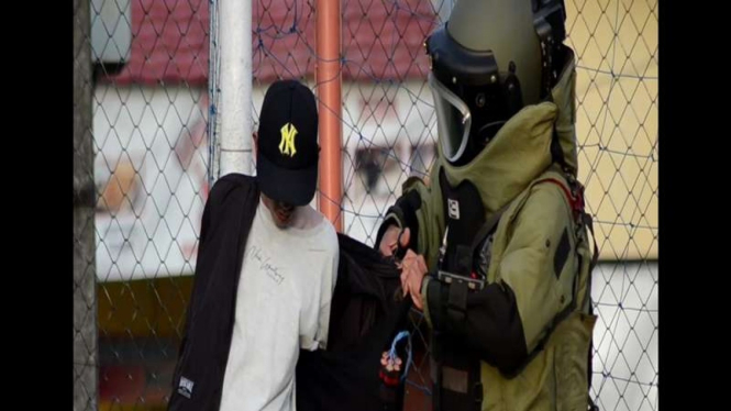 Tim gegana mengamankan pria di Majalengka mengancam meledakkan bom