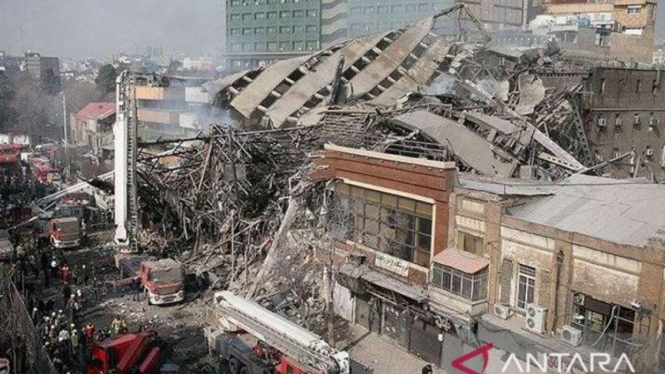 Arsip - Sebuah bangunan runtuh terlihat di Teheran, Iran, 19 Januari 2017. 