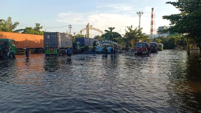 Banjir rob di kawasan Pelabuhan Tanjung Emas masih cukup tinggi