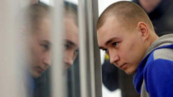 Tentara Rusia Vadim Shishimarin, 21, yang diduga melanggar hukum dan norma perang.