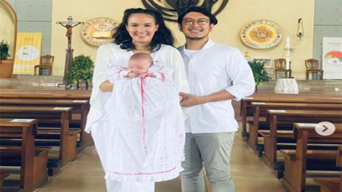 Keluarga Dimas Anggara dan Nadine Chandrawinata 