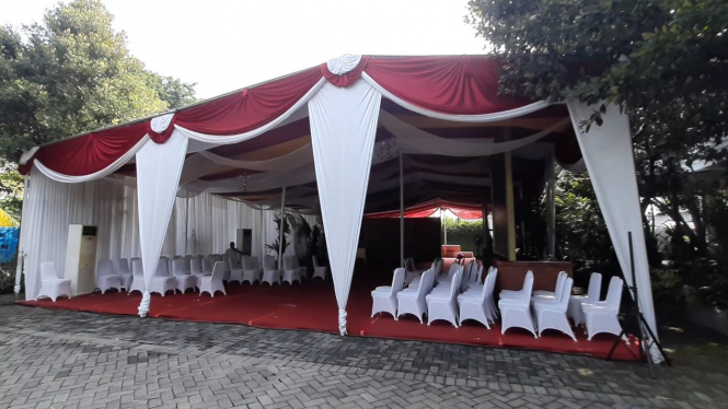 Tenda Dipasang di Lokasi Pernikahan Adik Jokowi dan Ketua MK di Graha Saba Buana