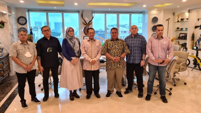 Ketua MPR RI Bambang Soesatyo bersama Yayasan Al Muttaqien Care