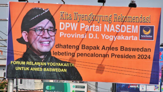 Spanduk DPW Nasdem Yogyakarta dukung Anies Baswedan capres 2024.