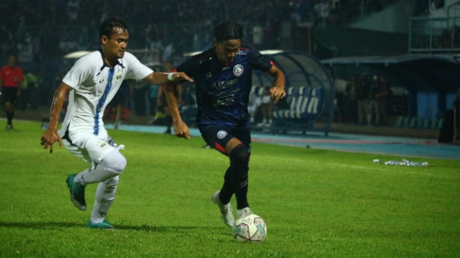 Arema FC saat beruji coba dengan PSIS Semarang