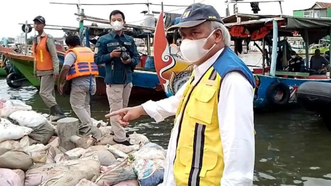 Menteri Basuki cek tanggul jebol di Semarang.