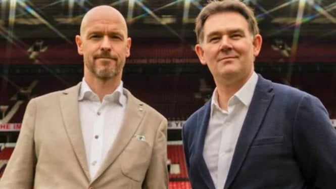 Manajer MU, Erik Ten Hag, bersama Direktur MU, John Murtough.