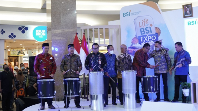 Life with BSI Expo di Royal Plaza Surabaya