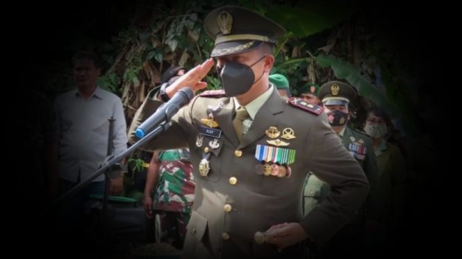 VIVA Militer: Prosesi pemakaman Sertu Irwan.