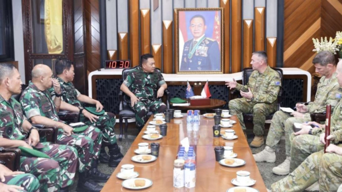 VIVA Militer: KSAD Jenderal TNI Dudung bertemu Panglima Divisi 1 AD Australia