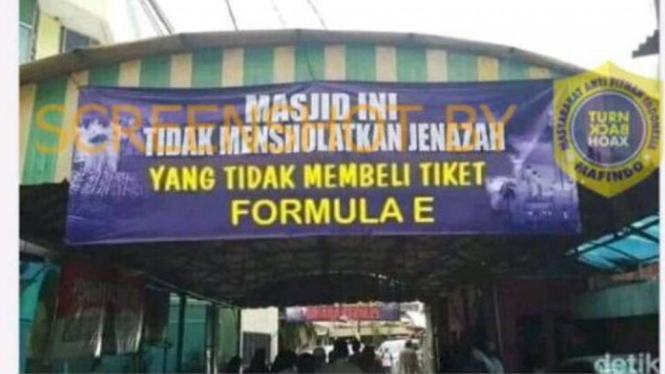 Sebuah akun Facebook mengunggah gambar spanduk dengan tulisan dengan pesan bahwa sebuah masjid menolak mensalatkan jenazah yang tidak membeli tiket ajang balapan Formula E di DKI Jakarta.