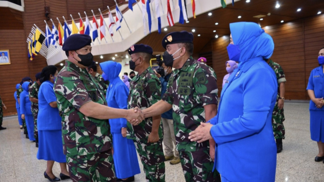 VIVA Militer: KSAL pimpin upacara kenaikan pangkat 12 Pati TNI Angkatan Laut