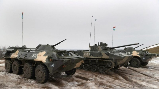 Pemandangan menunjukkan kendaraan lapis baja selama latihan militer 