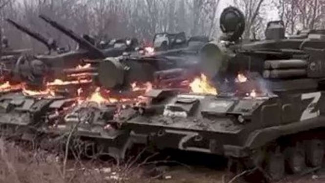 VIVA Militer: Kendaraan lapis baja militer Rusia hancur di Mykolaiv, Ukraina