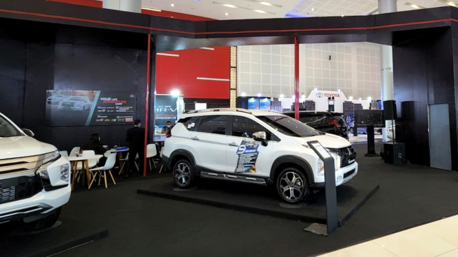 Booth Mitsubishi di IIMS Surabaya 2022.