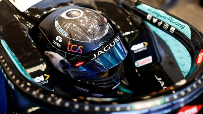 Pembalap Jaguar TCS Racing Formula E, Sam Bird.