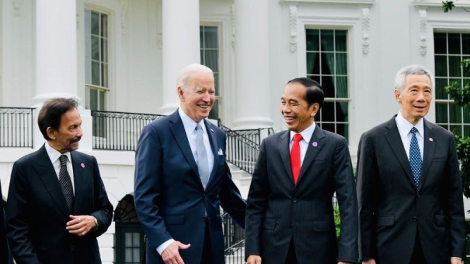 Presiden Jokowi menghadiri jamuan santap malam antara pemimpin negara-negara ASEAN dengan Presiden Amerika Serikat (AS) Joe Biden di Gedung Putih, Washington.