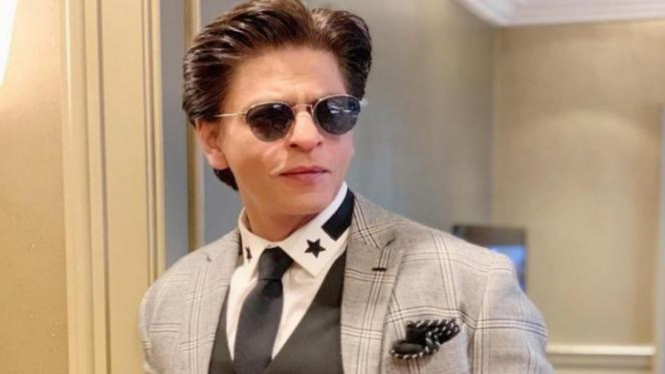 Cara Unik Shah Rukh Khan Tutupi Wajah untuk Hindari Paparazzi