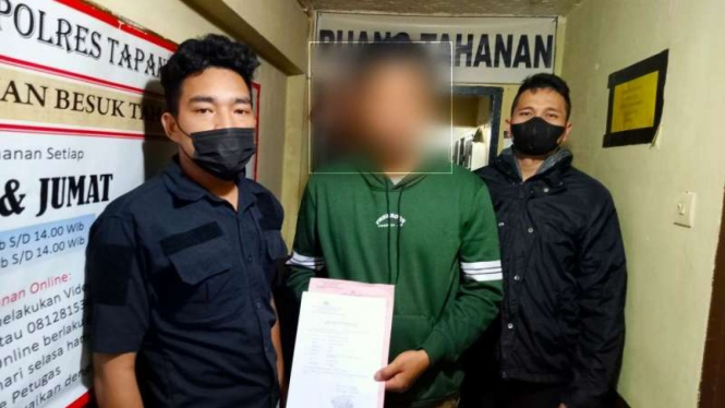 NTL (tengah) dosen di Tapanuli Utara ditahan atas kasus sodomi