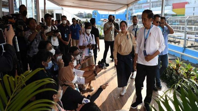 Presiden Jokowi didampingi Ketua DPR RI Puan Maharani di Formula E 