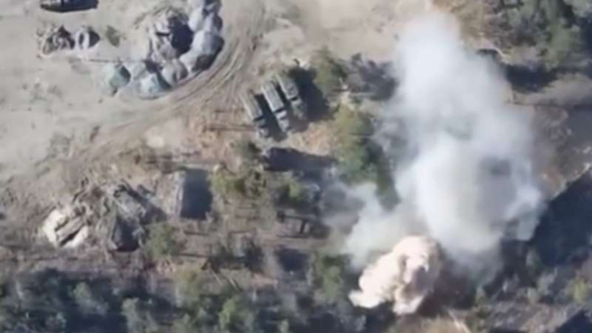 VIVA Militer: Foto serangan drone tempur militer Rusia ke basis pasukan Ukraina