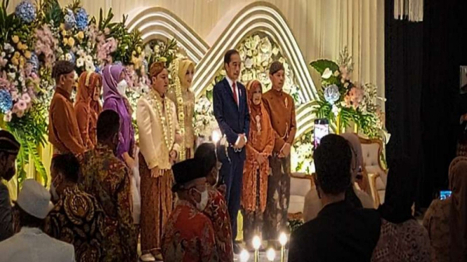 Jokowi hadiri pernikahan anak guru ngajinya