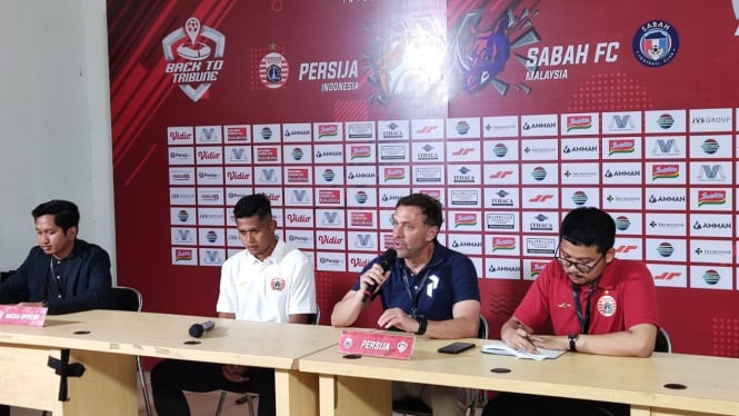 Pelatih Persija Jakarta, Thomas Doll dan Taufik Hidayat