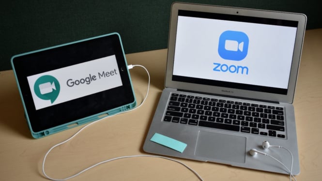 Google Meet dan Zoom.