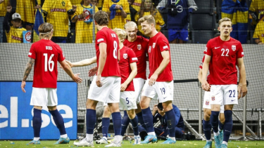Erling Haaland merayakan gol Norwegia ke gawang Swedia