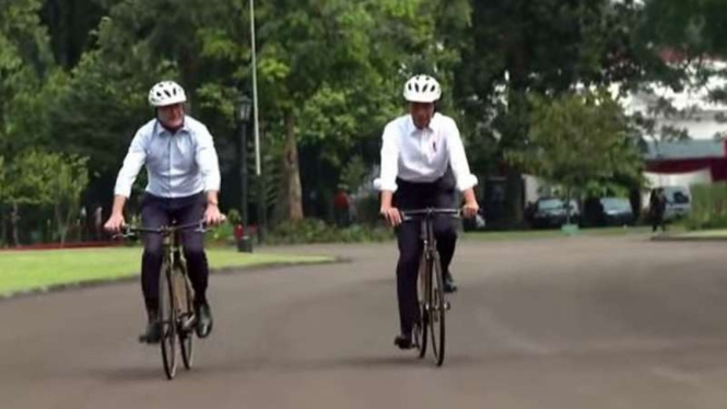 Presiden Jokowi dan PM Australia Anthony Albanese bersepeda
