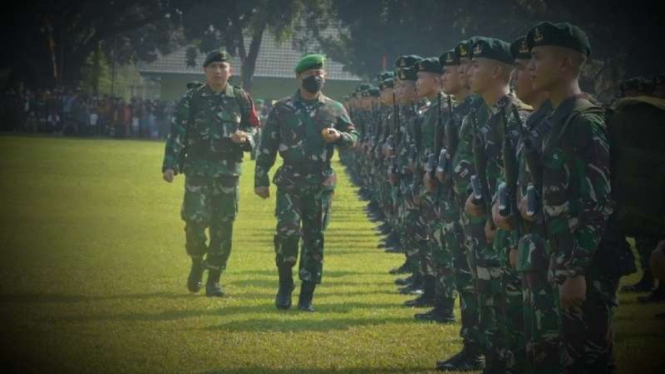 VIVA Militer: Pangdam Jaya Mayjen TNI Untung lepas Satgas Yonmek 203/AK ke Papua