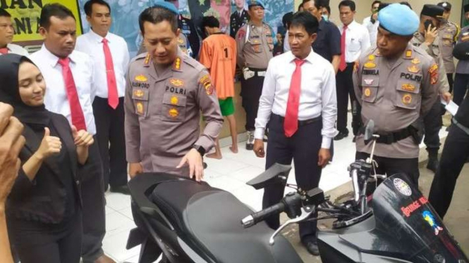 Polresta Bandung menyita sepeda motor yang digadaikan oleh pelaku pelapor palsu kasus pembegalan di Polsek Ciparay, Kabupaten Bandung, Jawa Barat, Senin, 6 Juni 2022.
