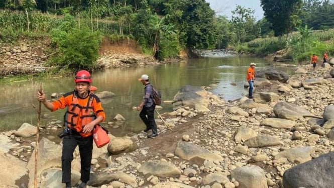 Tim SAR gabungan mencari korban hingga ke sungai sejauh 28 km dari lokasi.