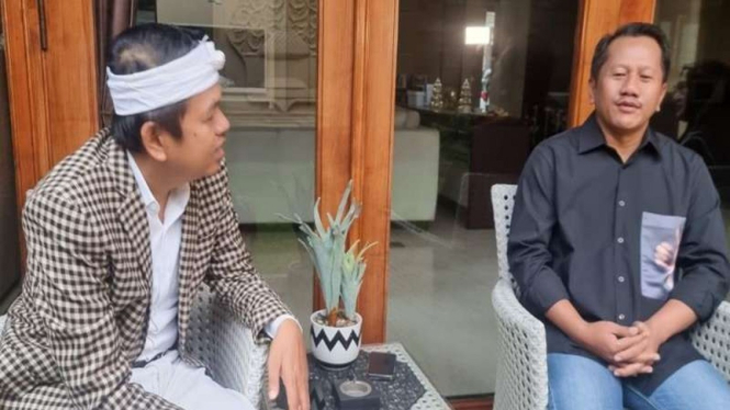 Dedi Mulyadi berbincang dengan pengusaha asal Grobogan Joko Suranto