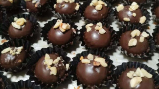 Cara Membuat Kue Kacang Coklat Anti Ambyar