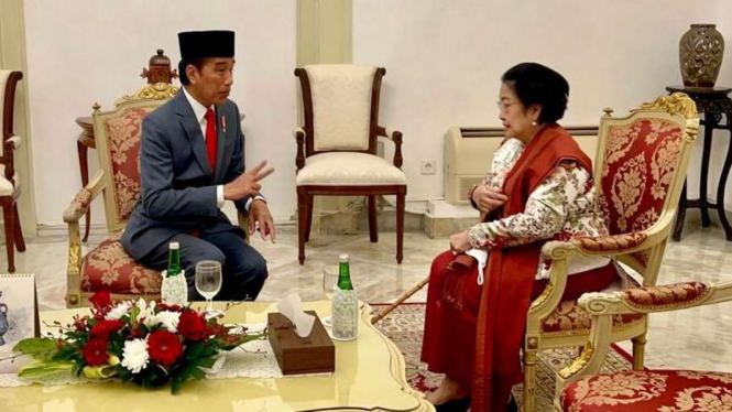 Presiden Jokowi dan Megawati Soekarnoputri di Ruang Tunggu Istana Negara Jakarta